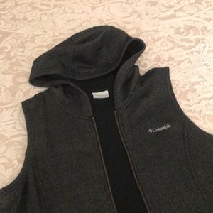 Dark gray Columbia vest with side pockets